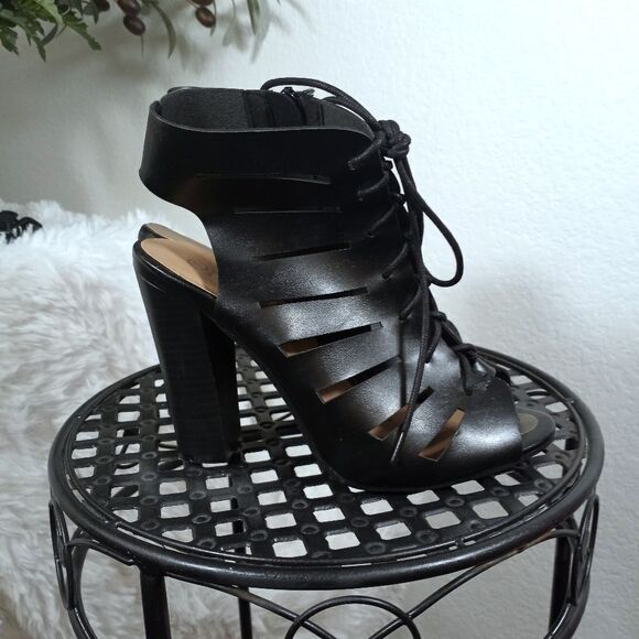 FOREVER 21 BLACK OPEN TOE BOOTIES SZ.7 EUC - Picture 1 of 7